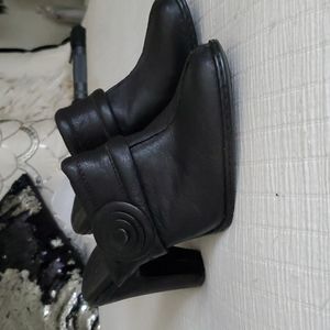 BornThese are great looking slip on mules shoes NWT Hostess Pick ❤️